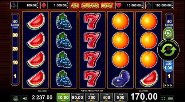 40 Super Hot Elegant gekleidete Spieler am Casinotisch mit Karten und Jetons